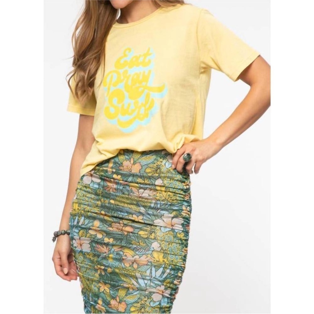 NEW LE SUPERBE Eat Pray Surf T Shirt in Mellow Yellow Size Small S